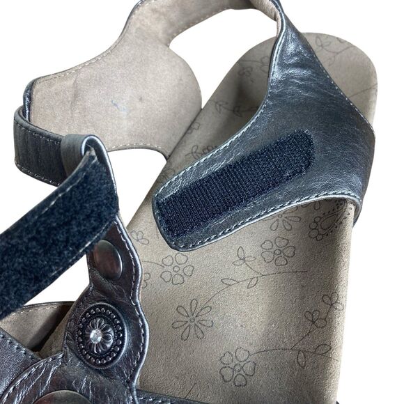 Taos Sandals Size 9 Treasure Metallic Silver Leather Adjustable T Strap Pewter - Picture 2 of 11